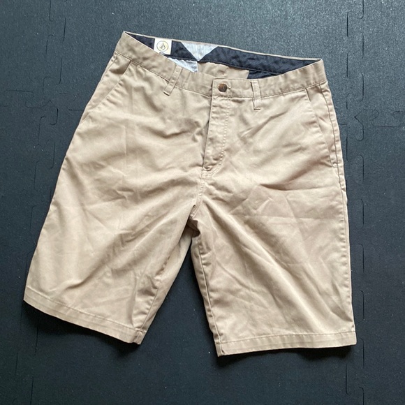 Volcom Shorts - size 33 - Picture 1 of 2